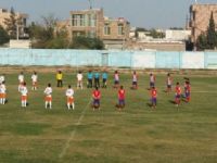 ادای احترام بازیکنان و داوران  فوتبال لیگ برتر به در گذشتگان فوتبال پارس آباد 